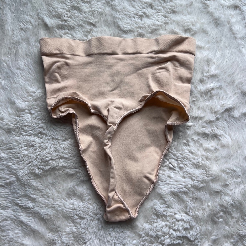 SKIMS Women's High Waisted Seamless Sculpting Thong Nude Beige Size Small NWOT - Picture 5 of 8